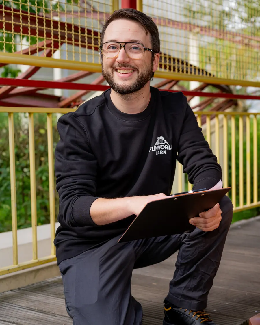 Stefan Burian in einer Freizeitattraktion